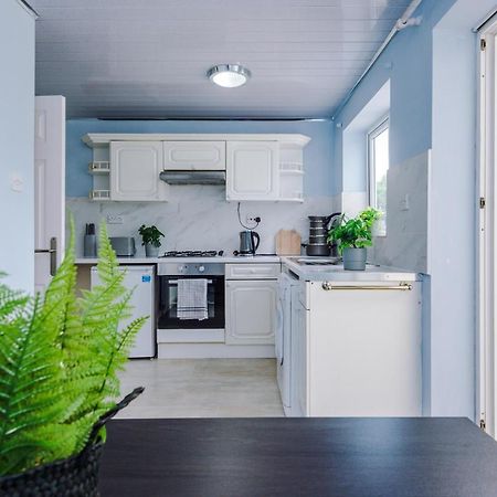 Family Friendly 3-Bed Home With Free Parking On Site Huddersfield Luaran gambar
