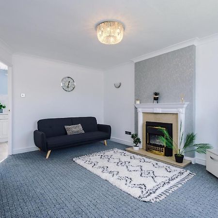 Family Friendly 3-Bed Home With Free Parking On Site Huddersfield Luaran gambar