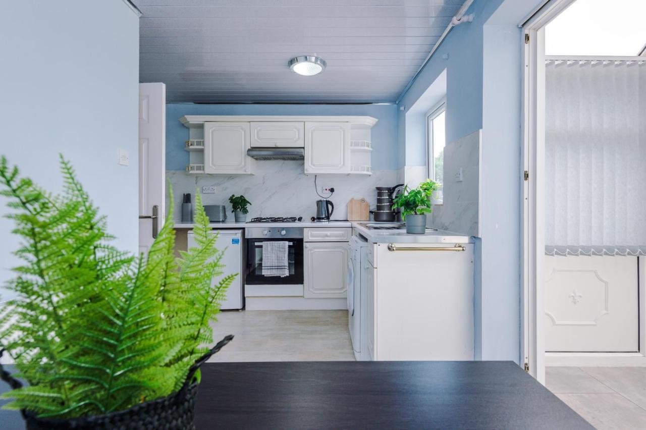 Family Friendly 3-Bed Home With Free Parking On Site Huddersfield Luaran gambar