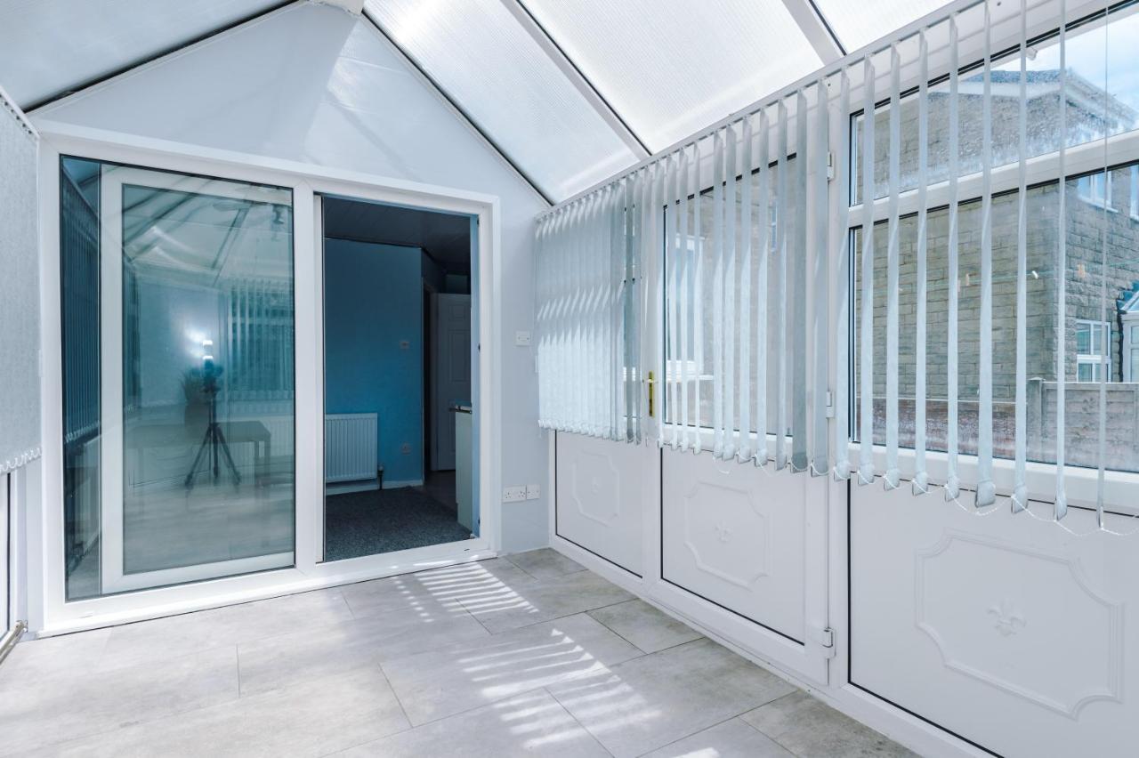 Family Friendly 3-Bed Home With Free Parking On Site Huddersfield Luaran gambar