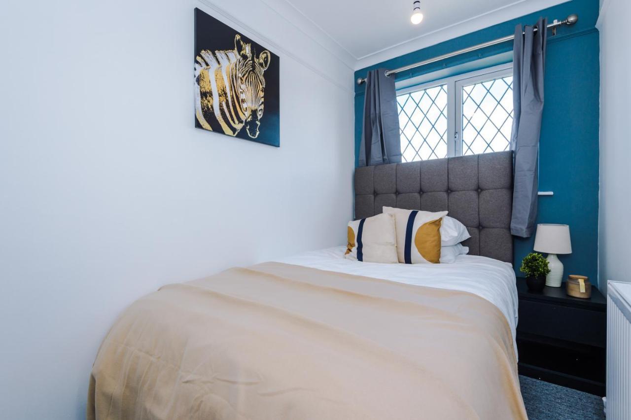Family Friendly 3-Bed Home With Free Parking On Site Huddersfield Luaran gambar