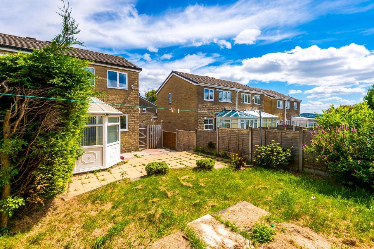 Family Friendly 3-Bed Home With Free Parking On Site Huddersfield Luaran gambar
